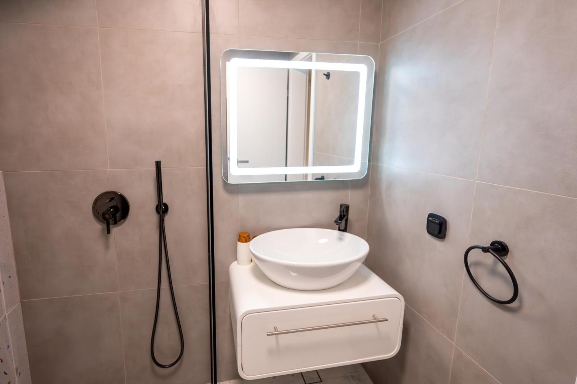 Design 1Bdr Apartment Near City Center Sofie Exteriér fotografie